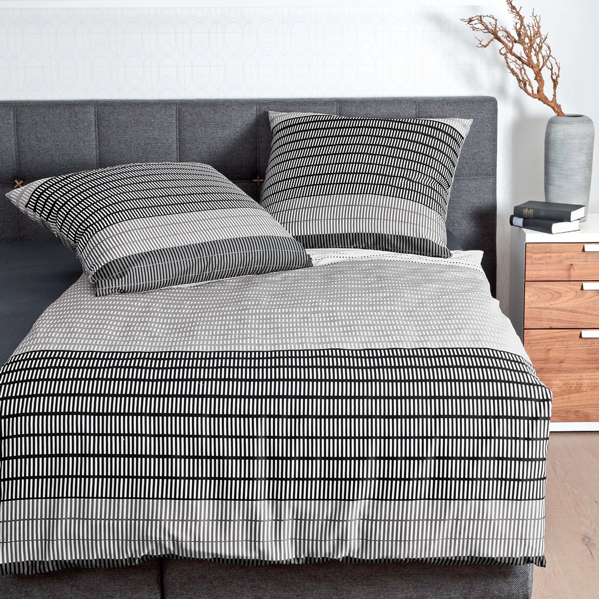 Janine Bettwäsche J.D. 87020-08 platin schwarz Mako Satin
