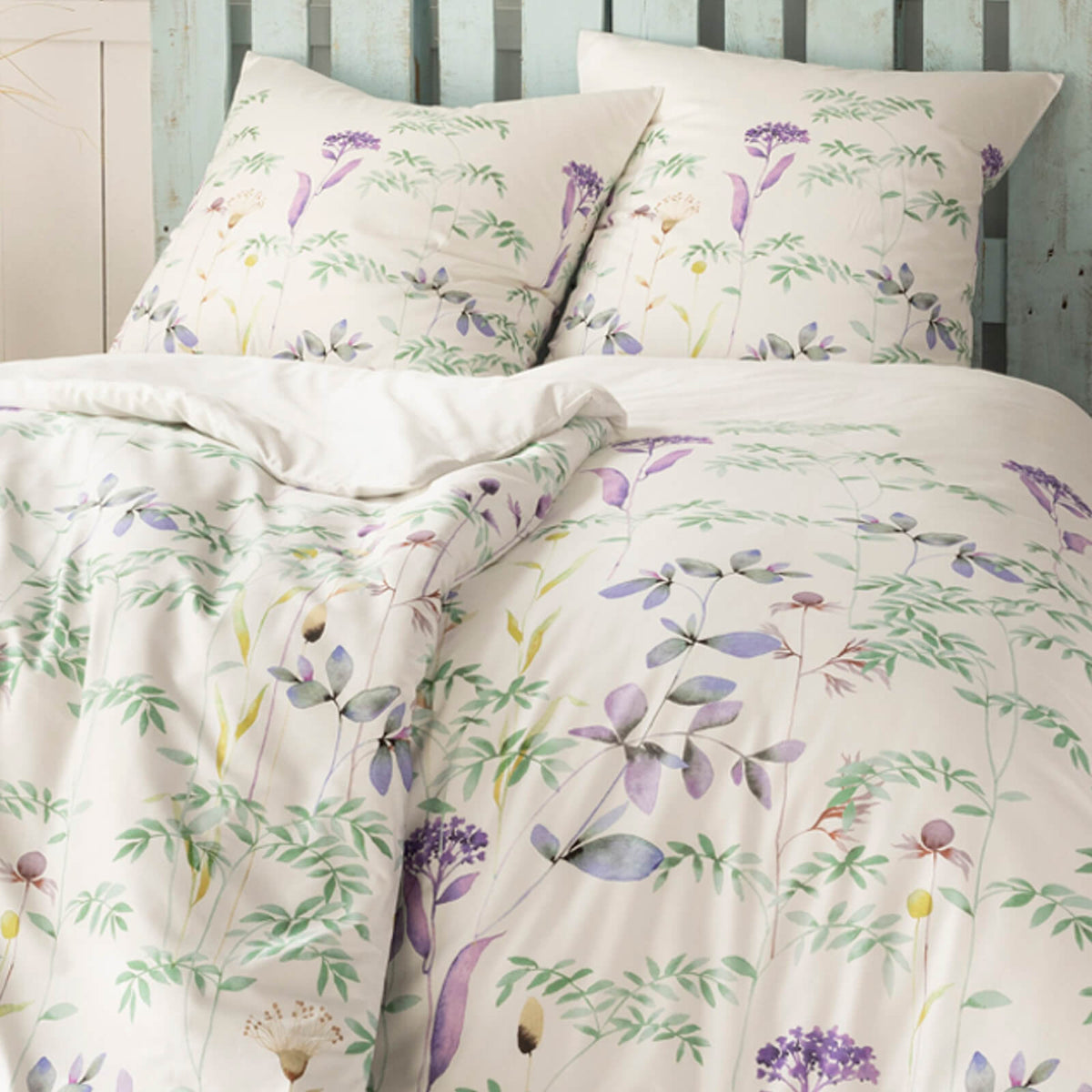 bettwaesche bettgarnitur floral gras gebluemt blueten pflanzen
