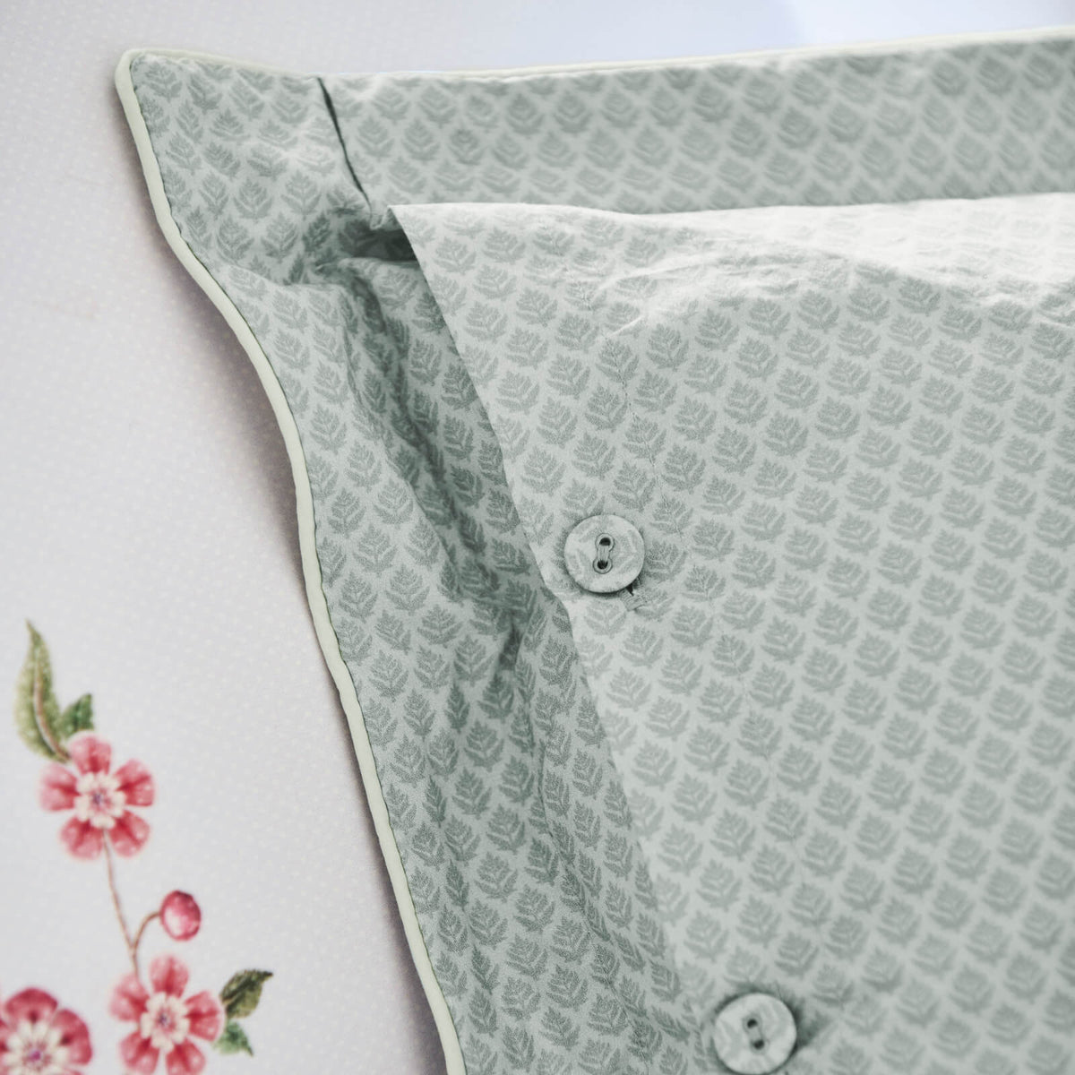 zierkissen gebluemt floral blueten zweige
