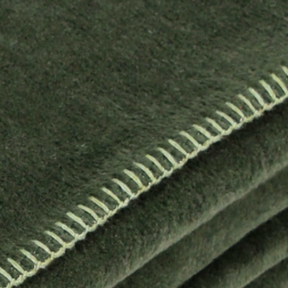 wohndecke kuscheldecke zweifarbig gruen