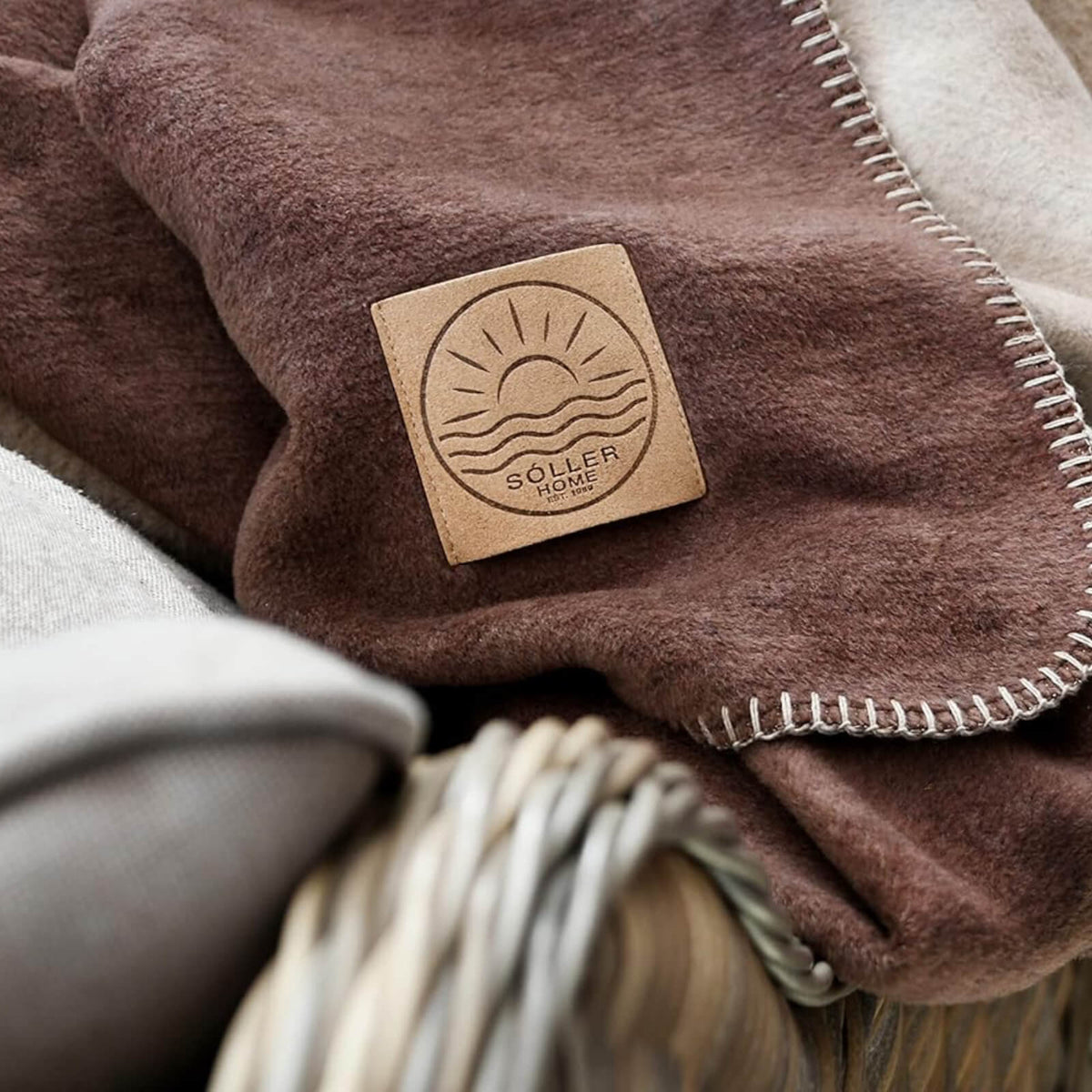 wohndecke kuscheldecke zweifarbig braun