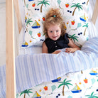 Covers & Co Kinder Wendebettwäsche Manoas Bunt Palmen Eimer Sonnenbrille Drachen