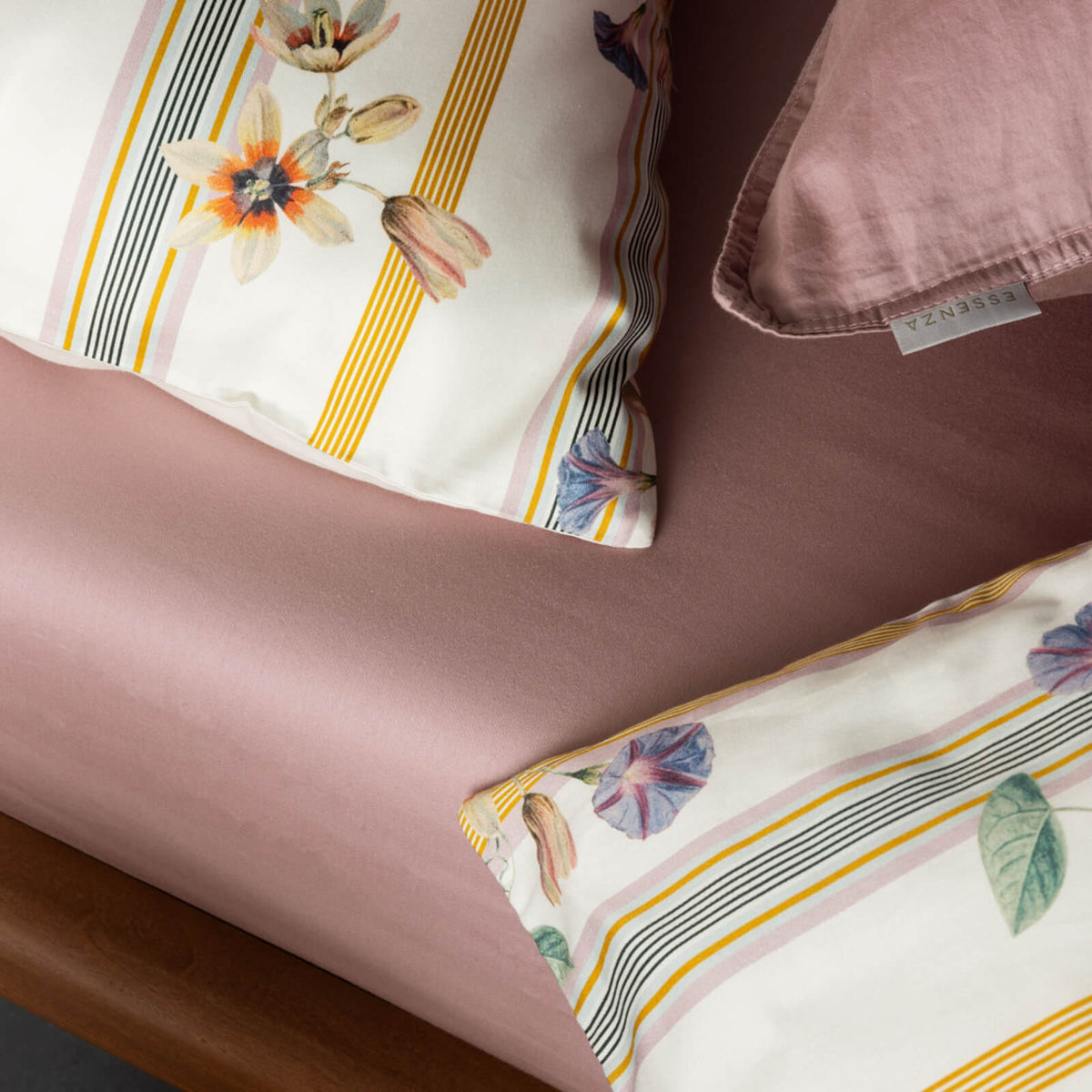 bettwaesche amare wendedesign blumen gestreift