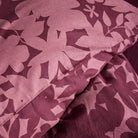 bettwaesche gebluemt schattenbild floral rot