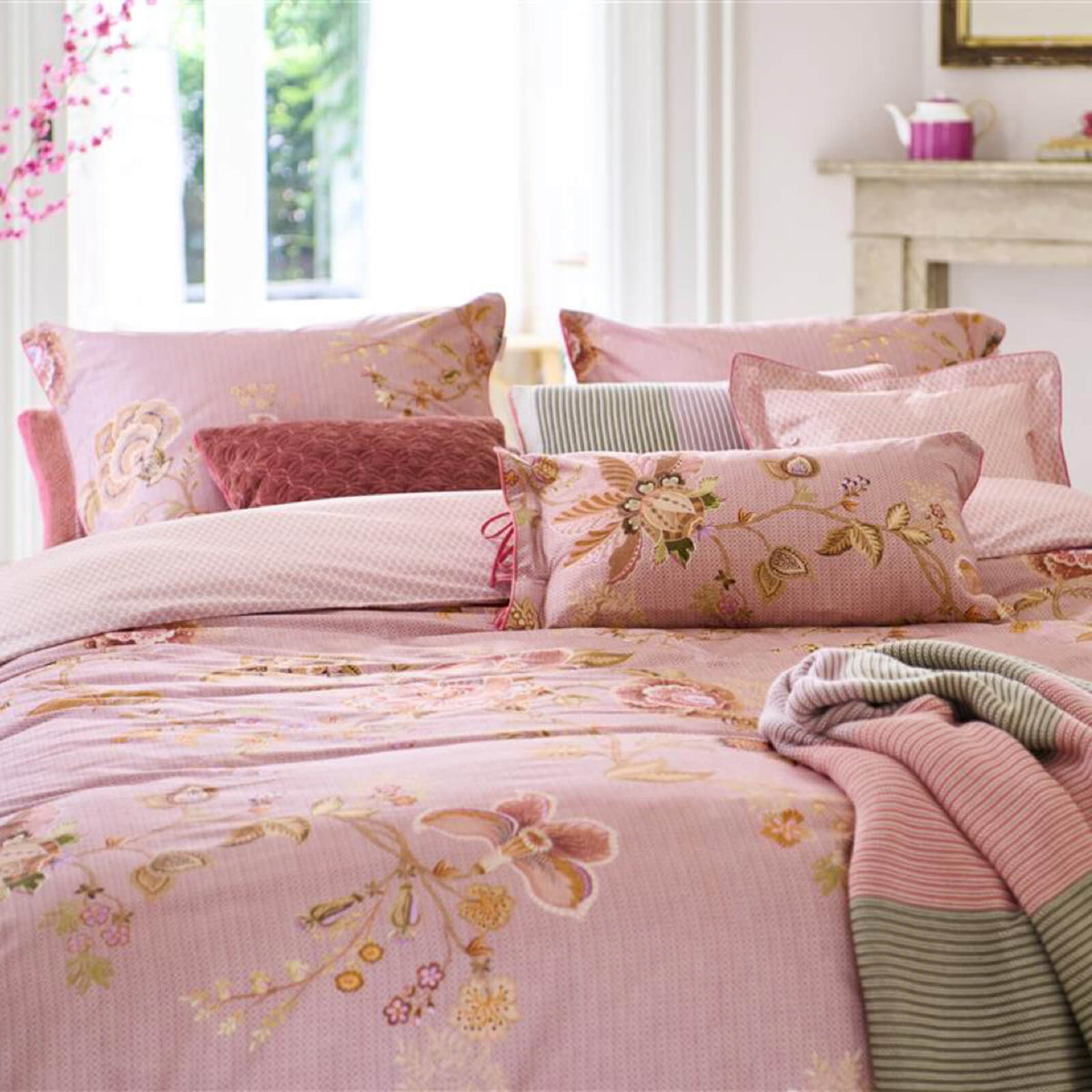 bettgarnitur bettwaesche gebluemt gemustert pink