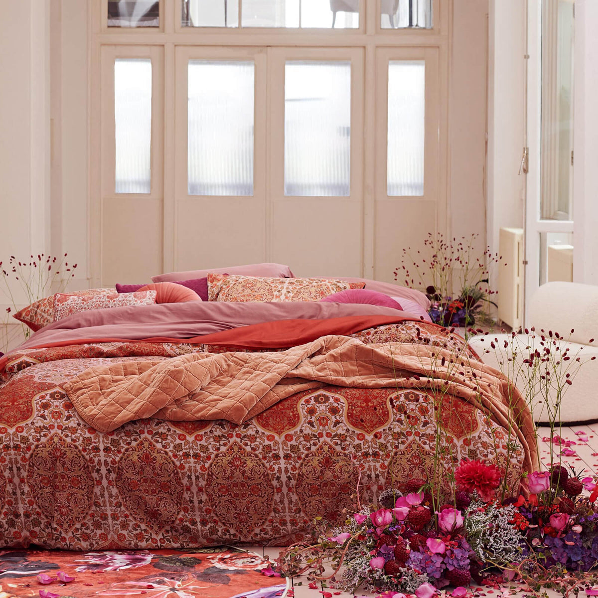 bettwaesche muster tischlaeufer rosen rot rosa baumwoll satin