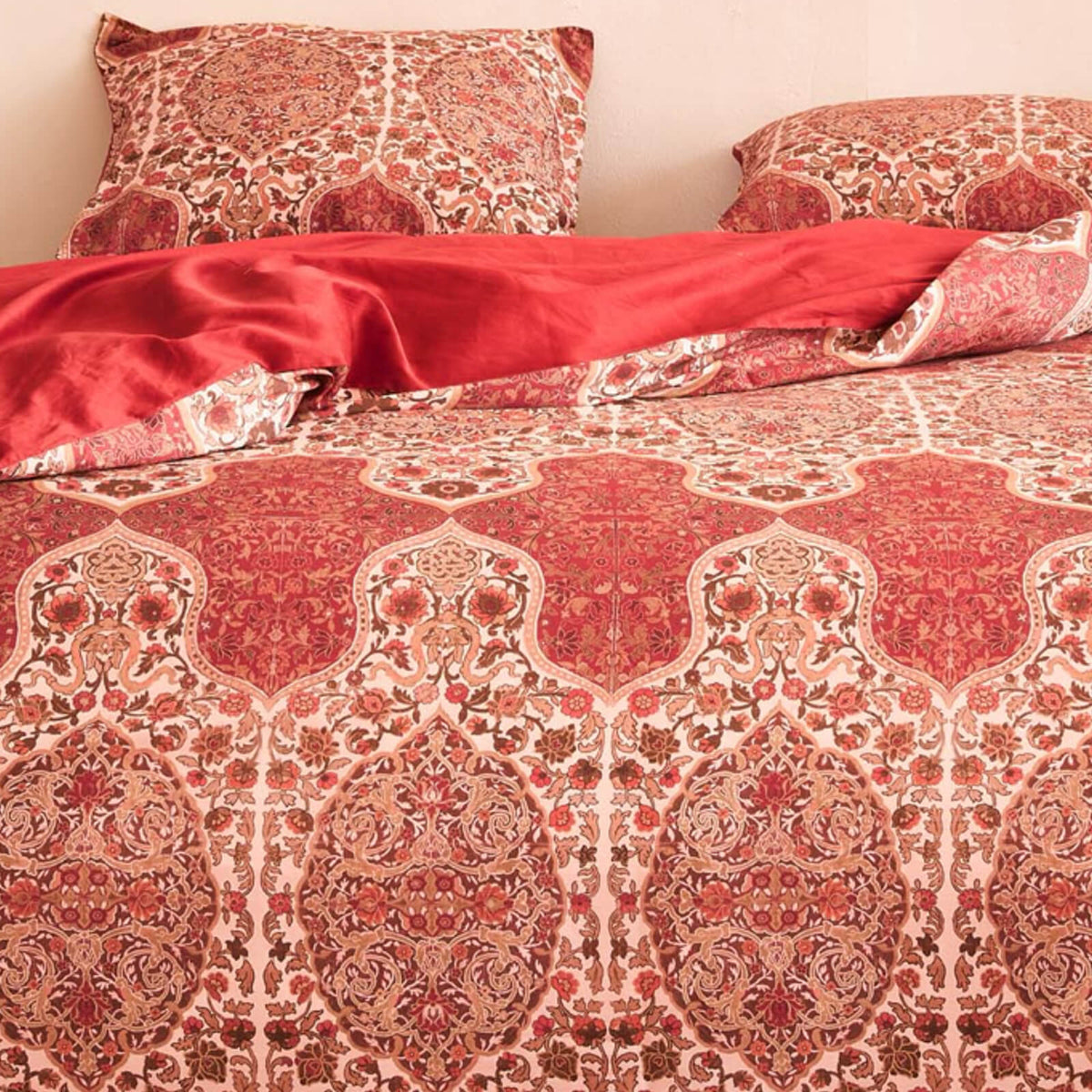 bettwaesche muster tischlaeufer rosen rot rosa baumwoll satin