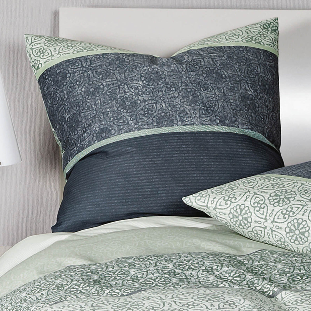 bettwaesche ornamente gestreift mako satin