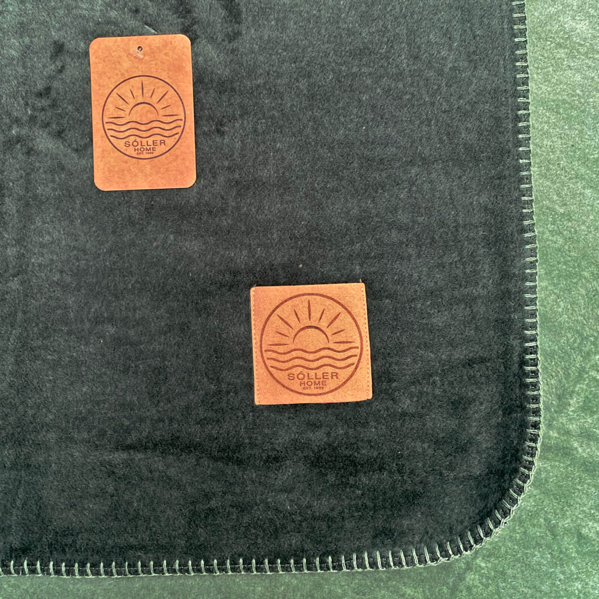 wohndecke kuscheldecke zweifarbig gruen