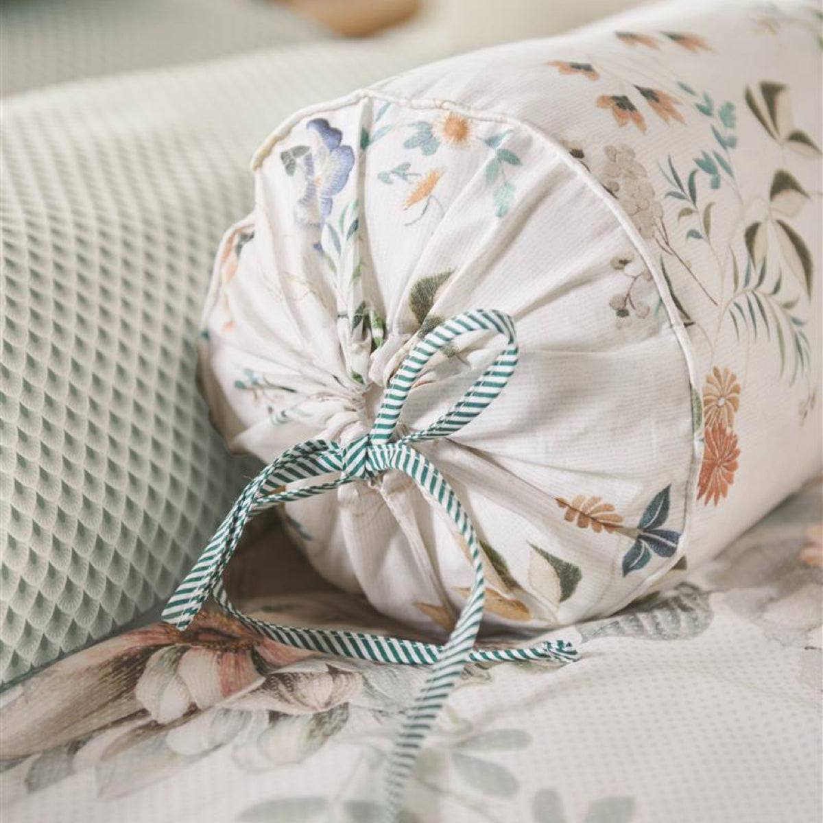 zierkissen gebluemt floral wende weiß